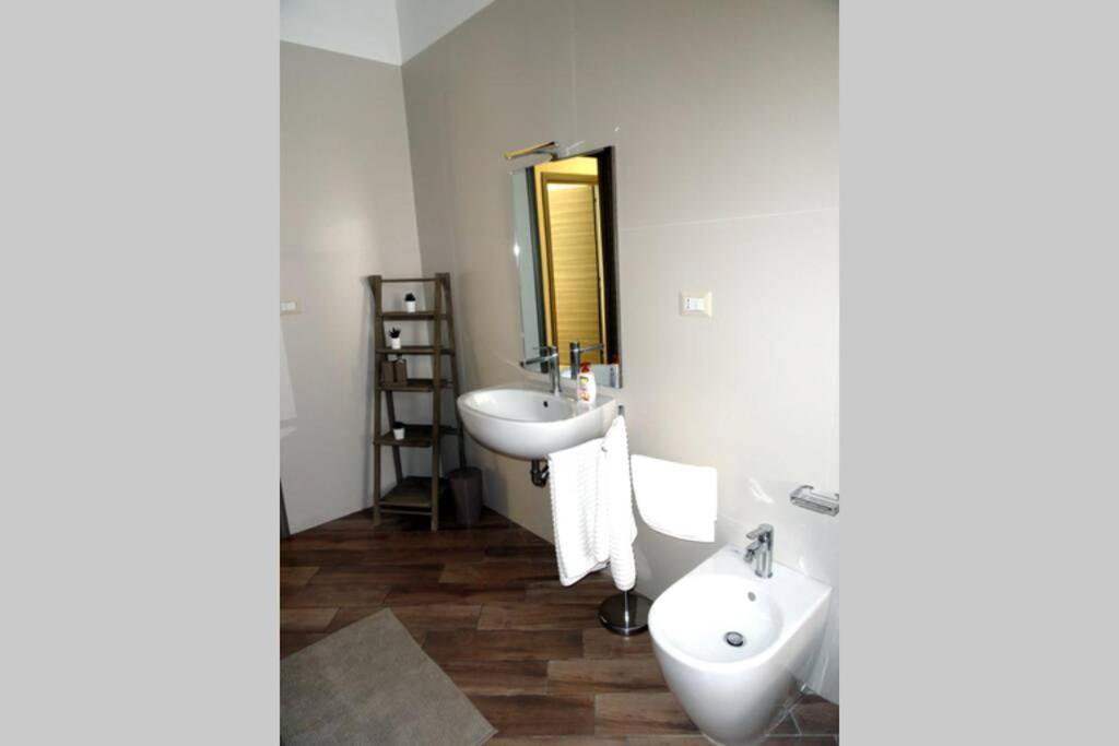 Casa Cantoniera-Guest House : Costruite Il Viaggio Помпей Екстериор снимка
