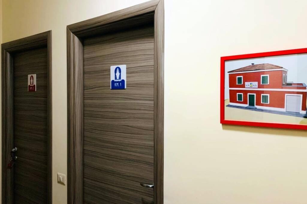 Casa Cantoniera-Guest House : Costruite Il Viaggio Помпей Екстериор снимка