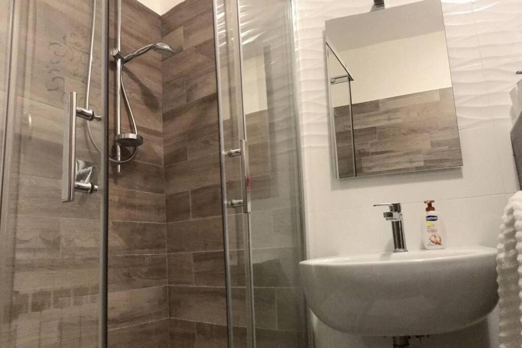 Casa Cantoniera-Guest House : Costruite Il Viaggio Помпей Екстериор снимка